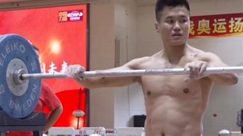 Watch World Champion Weightlifter Lu Xiaojun Get Back in Shape for the ...