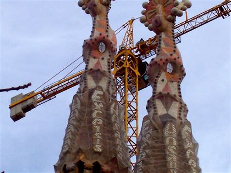 An Unfittie's Guide to Adventurous Travel: La Sagrada Familia, construction scaffold as art