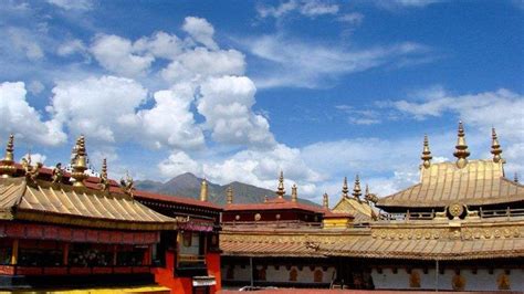 Top 4 Tibetan Buddhist Sects in Tibet