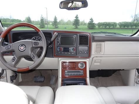 2004 Cadillac Escalade EXT - Interior Pictures - CarGurus