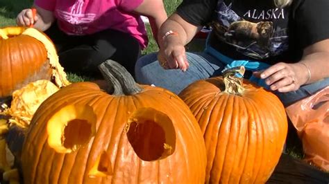 Marine City MIchigan - Guinness Book. World Record - Pumpkin Carving ...