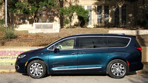 2023 Chrysler Pacifica: Photos, Specs & Review - Forbes Wheels