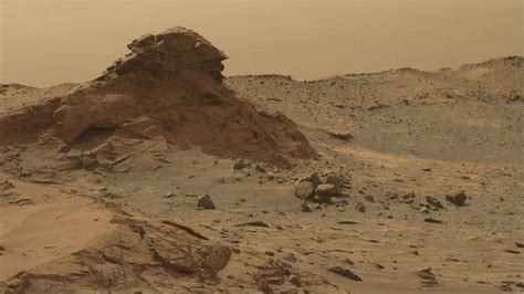 Mars Rover Curiosity Captured these Interesting Rocks on the Red Planet ...