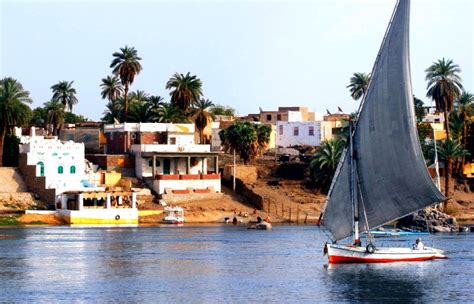 istock_81654831_egyptian-felucca-700x450 - Stubborn Mule Travel