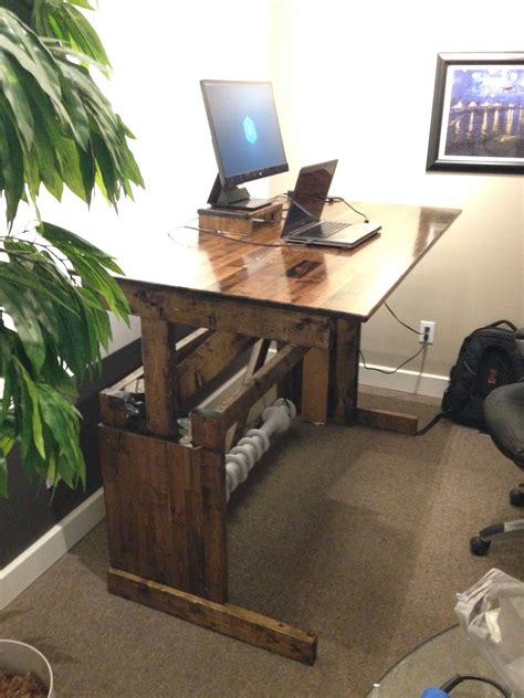I built my own sit-stand desk complete with counterweight. (#QuickCrafter) Standing Desk Diy ...