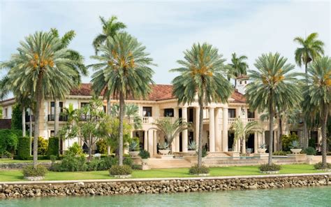 Royal Palm Yacht & Country Club Real Estate Guide