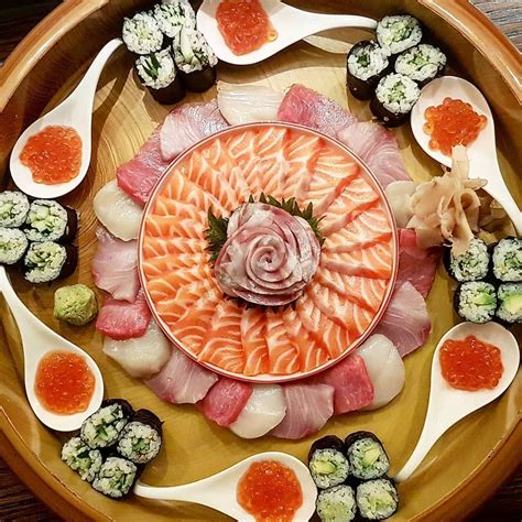 Sashimi platter | Sashimi platter, Sashimi, Seafood dishes