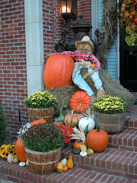 Halloween | Fall yard decor, Fall yard displays, Fall outdoor decor