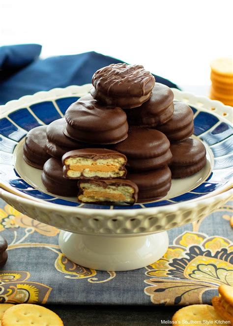 Chocolate Peanut Butter Ritz Crackers - melissassouthernstylekitchen.com