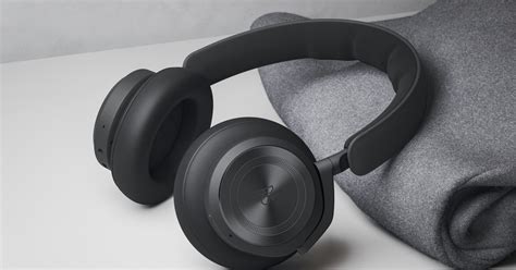 Bang & Olufsen’s new HX headphones offer 35 hours of battery life for $499 - Technology Newsroom