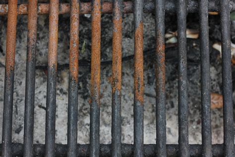 Rusty BBQ Grill Grates - Simplemost