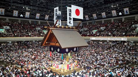 Sumo at Ryogoku Kokugikan — Sports Venue Review | Condé Nast Traveler