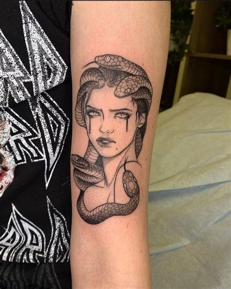 Pin by Sarah on Tattoos | Skull tattoo, Tattoos, Portrait tattoo