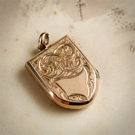 Elaborately Engraved Edwardian Gold Locket | Gold chains for men, Chains for men, Gold locket