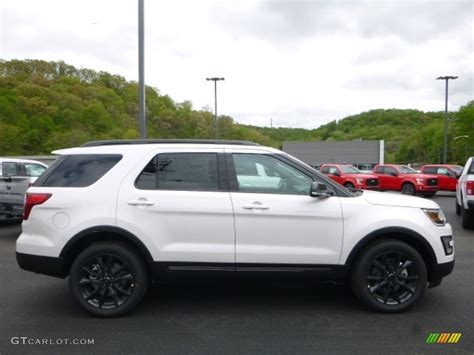 2017 Oxford White Ford Explorer XLT 4WD #120240733 | GTCarLot.com - Car Color Galleries