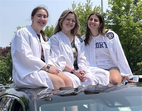 Rock North Seniors Parade Through Newtown To Celebrate Graduation ...