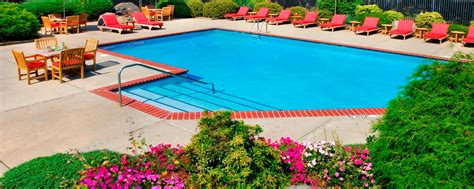 Shelton, CT Hotel with Pools | Trumbull Marriott Shelton