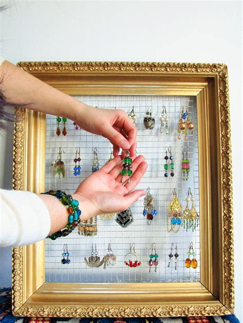 DIY: Gilded Frame Jewelry Display