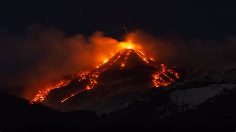 Striking new video captures moment when Mount Etna recently erupted ...