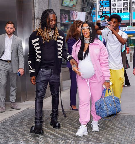 Cardi B gives birth, welcomes baby boy with Offset