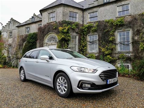 Ford Mondeo Hybrid Estate Review - Changing Lanes