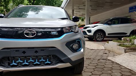 Tata Nexon EV - All Colours Quick Walkaround Review | AutoTrend !! - YouTube