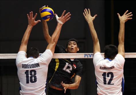 INDONESIAN RIVAN NURMULKI SHOOTS TO PROMINENCE – Asian Volleyball Confederation