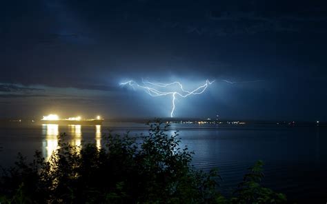 Lightning Storm at Sea | ... sea ocean water reflection lights home ...