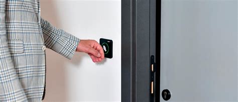 The new contact-free sensor to open and close automatic doors without conctact | CAME