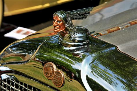 Pontiac, Hood ornament Antique Car Show, Chambly, Québec, Photo by Richard Guimond © 2014 ...