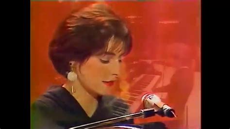 Enya - Orinoco Flow (live in France 1989) - YouTube