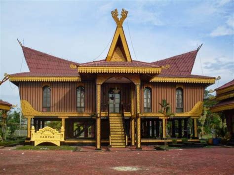 [Terlengkap] Nama Rumah Adat Riau Pekanbaru, Gambar & Penjelasan!