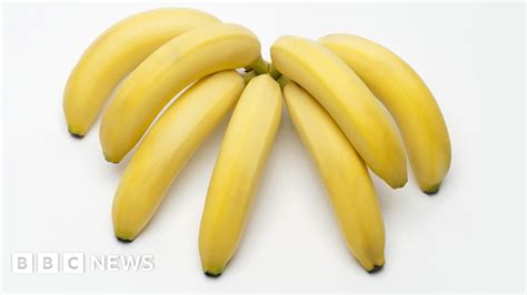 Can eating more than six bananas at once kill you? - BBC News