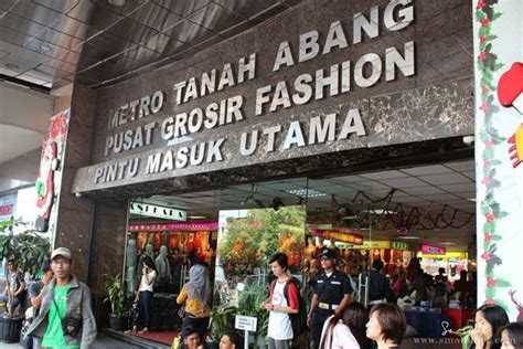 Nggak Perlu Mahal Buat Bergaya. Coba Beli Outfitmu di 5 Tempat Thrift ...