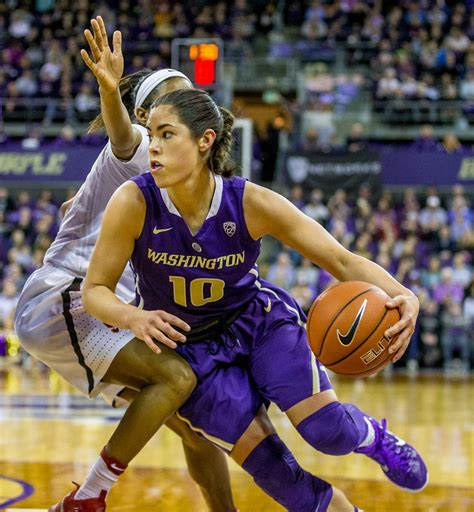 University of Washington's Kelsey Plum becomes leading scorer in NCAA women's basketball history ...
