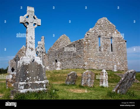 Clonmacnoise Cathedral with the typical crosses and graves. The monastery ruins. Ireland Stock ...