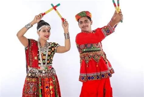 Gujarat Traditional Dress for Man & Woman - Unfold Stuffs