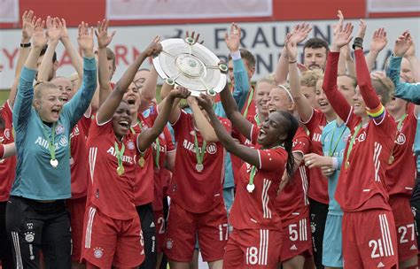 Bayern Munich wins women's Bundesliga, ends Wolfburg's reign | AP News