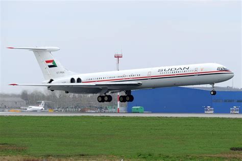 The Ilyushin Il-62M landing. Currently, there are only one of these beauties operational. : r ...