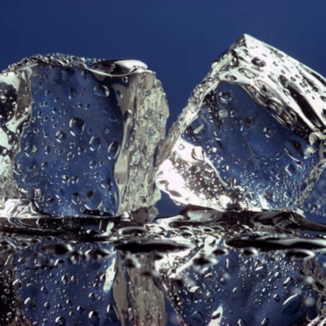 What Happens to the Temperature of Ice As it Melts? | Sciencing