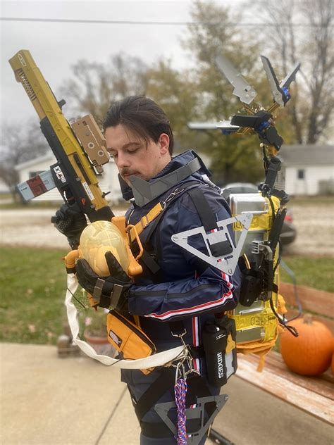 My Death Stranding cosplay for Halloween! : r/DeathStranding