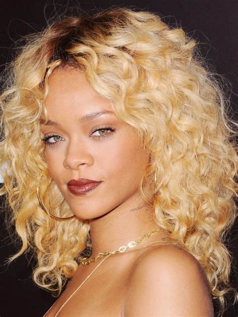 Rihanna's Most Iconic Blonde Curly Hair Wig For Black Women - Rewigs.com