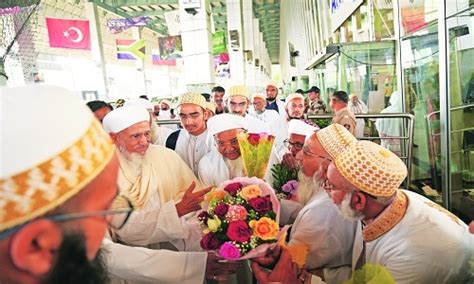 Syedna Mufaddal Saifuddin arrives in city to grand welcome by Dawoodi ...