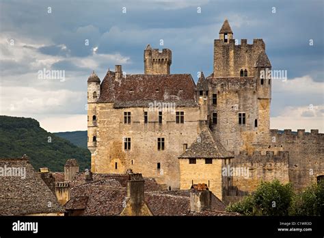 Castle at Beynac-et-Cazenac Dordogne France Stock Photo - Alamy