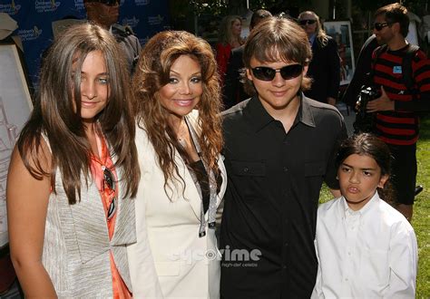 HQ-Prince, Paris and Blanket at the unveiling of the artwork from Michael 8/8/2011. - Prince ...