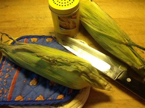 There's a Hippy in the Kitchen: Perfectly Shucked Corn on the Cob