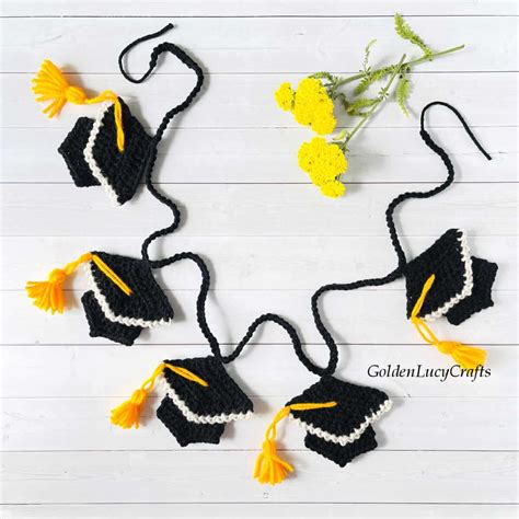 Crochet Graduation Garland - GoldenLucyCrafts