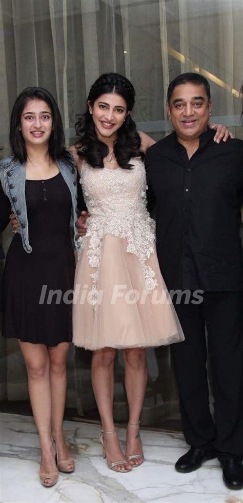 Family Picture: Akshara Haasan, Shruti Haasan and Kamal Haasan at Shruti's Birthday Bash Media