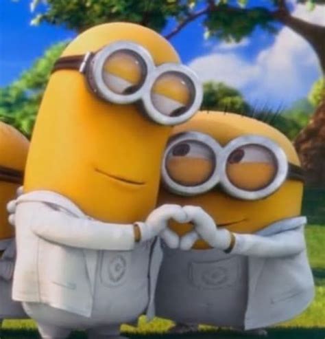 Cute Minions Hugging | Funny Animated Icons