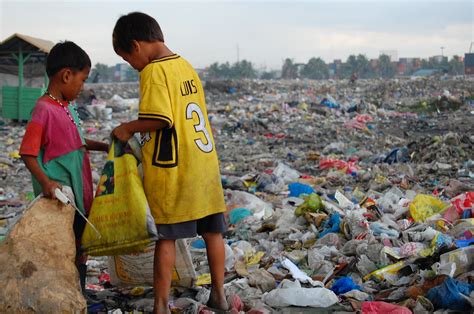 Smokey Mountain Kids: This is Smokey Mountain, Tondo, Manila